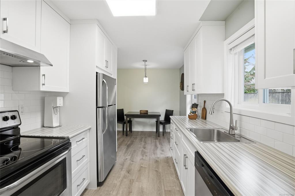 Fifth View of 668 Foster Dr, Parksville, BC, V9P 1A8