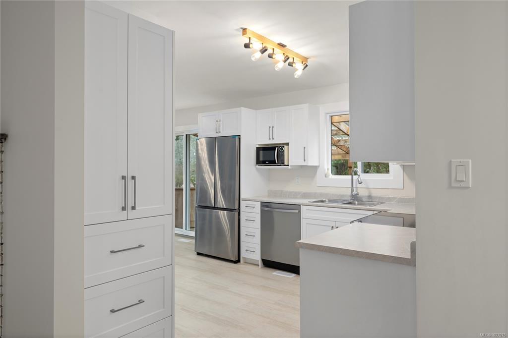 Fourth View of 3224 Uplands Dr, Nanaimo, BC, V9T 2T1