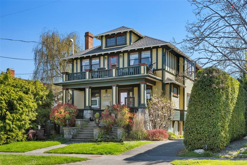 Third View of 123 Cambridge St, Victoria, BC, V8V 4B1