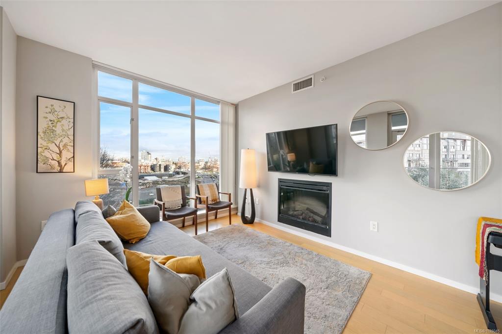 Fourth View of 100 Saghalie Rd, Victoria, BC, V9A 0A1