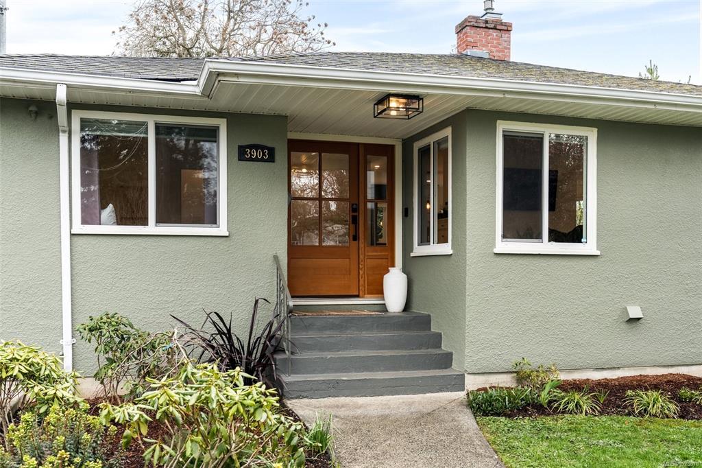 Third View of 3903 Lauder Rd, Saanich, BC, V8N 4H3