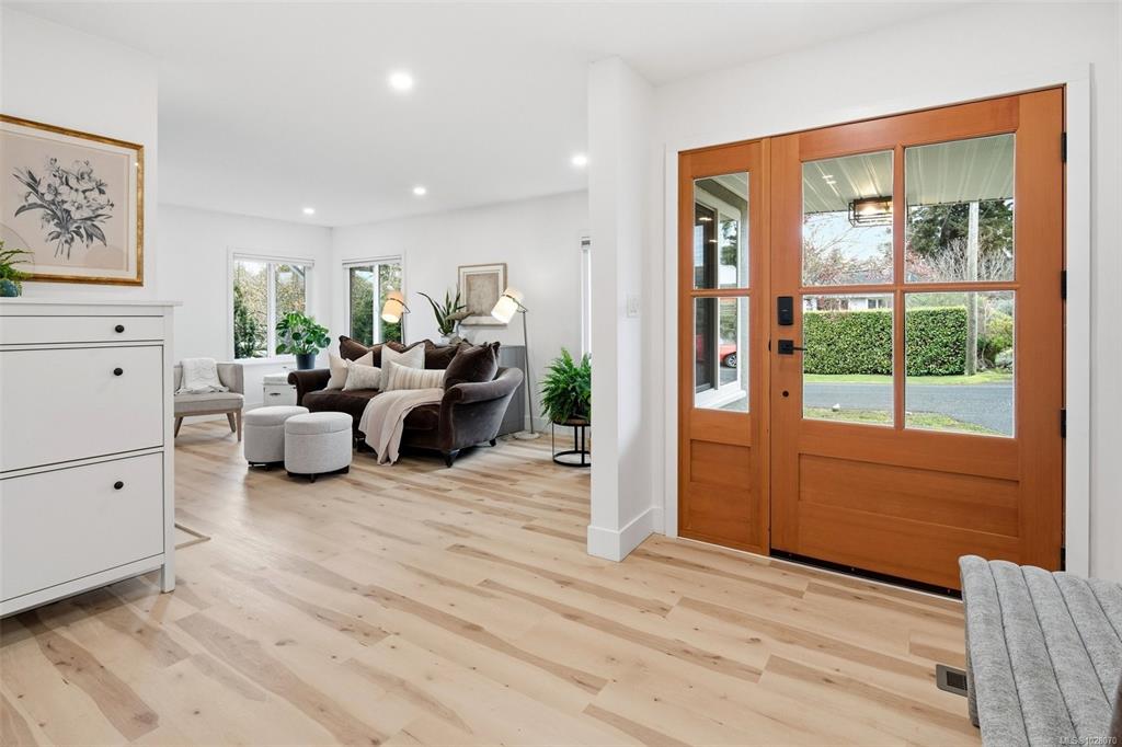 Fourth View of 3903 Lauder Rd, Saanich, BC, V8N 4H3