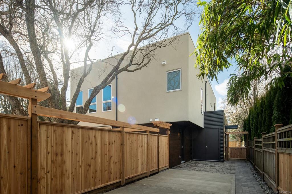 920 Island Rd, 1028110, BC,