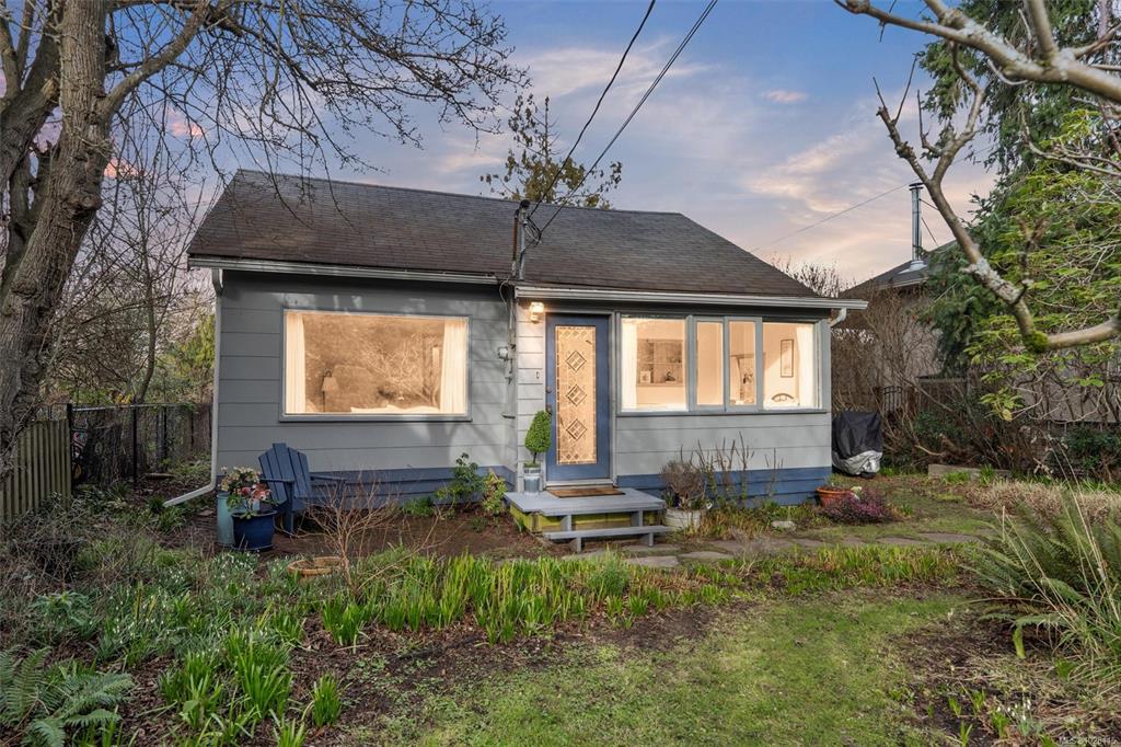 Fourth View of 1612 Pembroke St, Victoria, BC, V8R 1W3