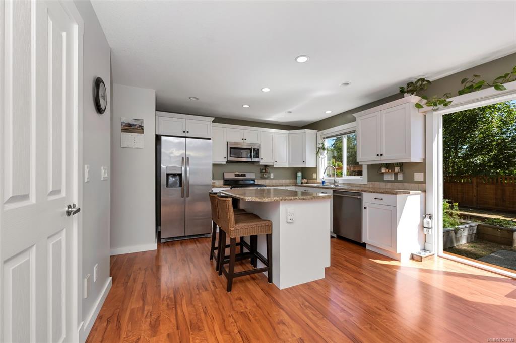 6297 Averill Dr, 1028132, BC,