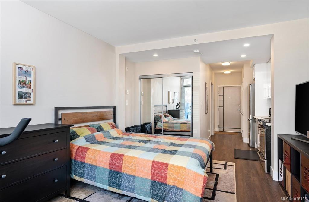 Fourth View of 1090 Johnson St, Victoria, BC, V8V 0B3