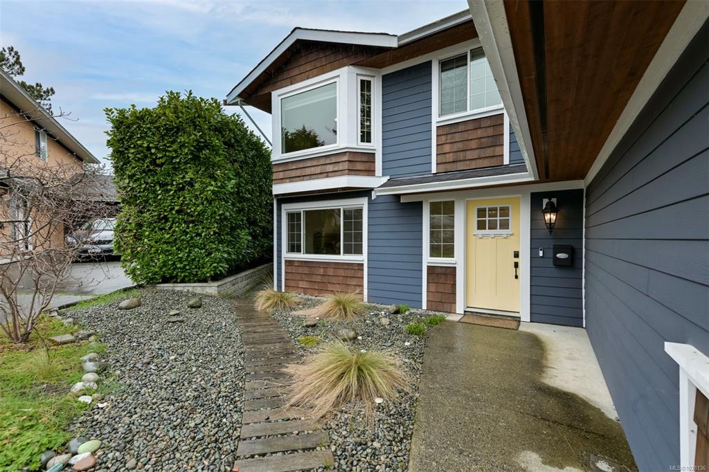 Third View of 1290 Lidgate Crt, Saanich, BC, V8Z 7E3