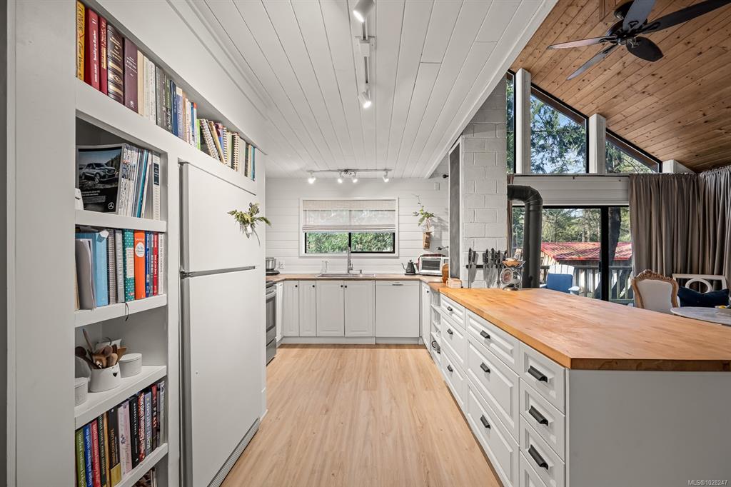 Fourth View of 3480 Brigantine Cres, Hornby Island, BC, V0R 1Z0