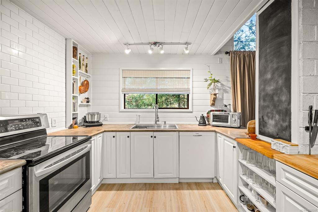 Fifth View of 3480 Brigantine Cres, Hornby Island, BC, V0R 1Z0