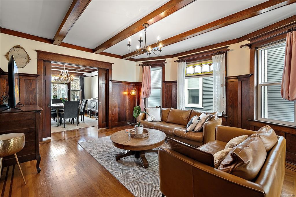 Fifth View of 329 Simcoe St, Victoria, BC, V8V 1K9