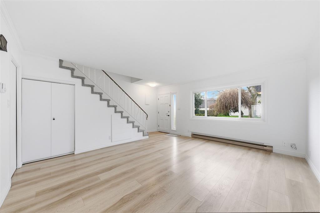 Fourth View of 974 Market St, Victoria, BC, V8T 2E9