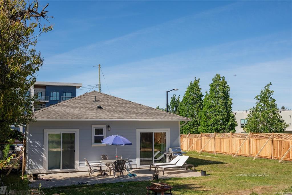 Fourth View of 104 Lee Ave, Parksville, BC, V9P 1L9