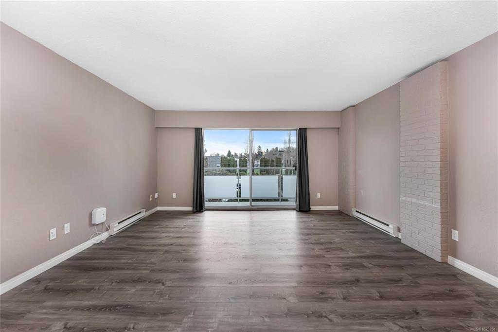 Fourth View of 1490 Garnet Rd, McKenzie House, Saanich, BC, V8P 5L1