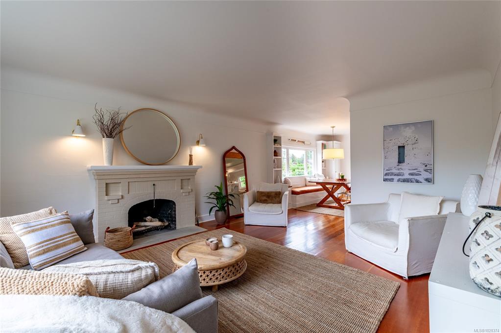 Fifth View of 2709 Burdick Ave, Oak Bay, BC, V8R 3L8