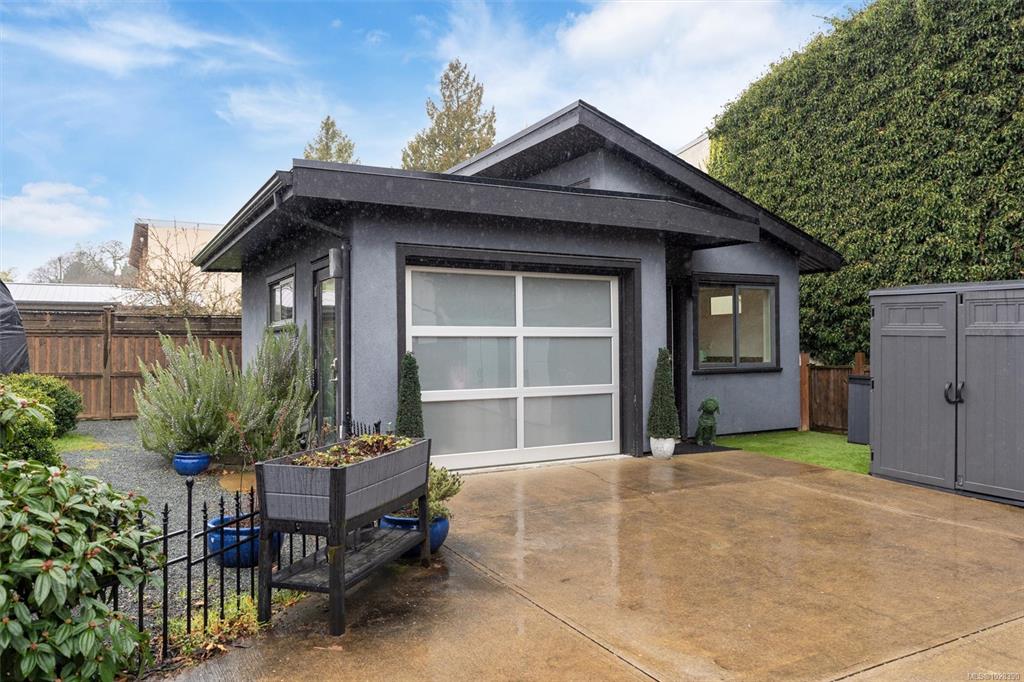 Fifth View of 838 Old Esquimalt Rd, Esquimalt, BC, V9A 4X1