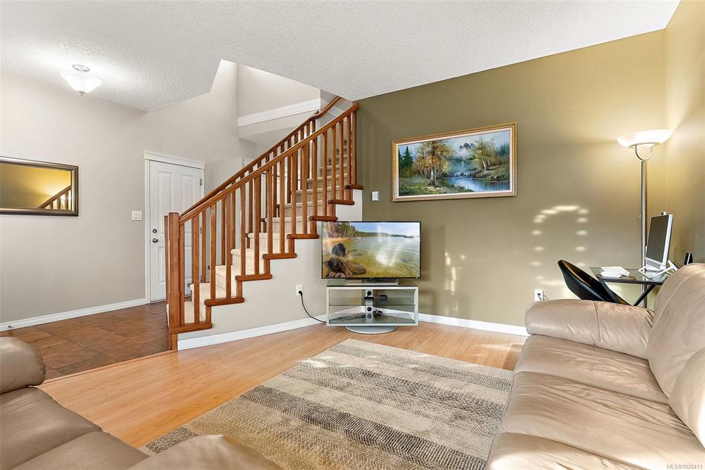 Fourth View of 126 Thetis Vale Cres, View Royal, BC, V9B 6S6