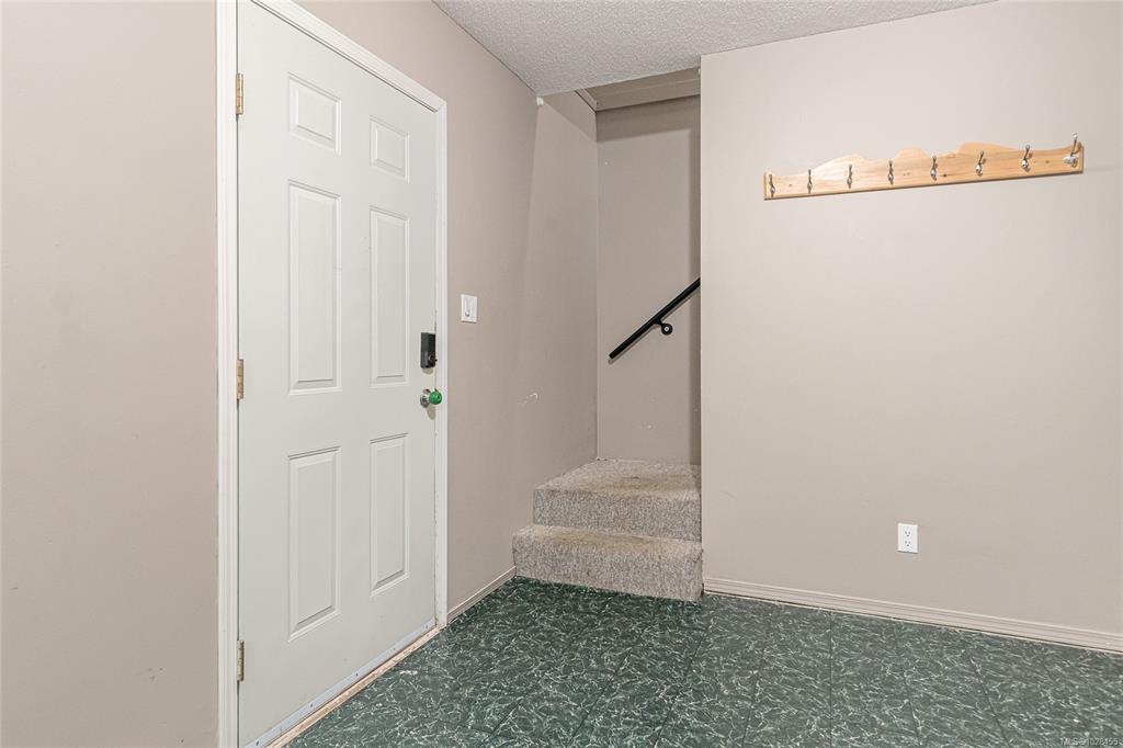 Fifth View of 463 Eighth St, Nanaimo, BC, V9R 1B3