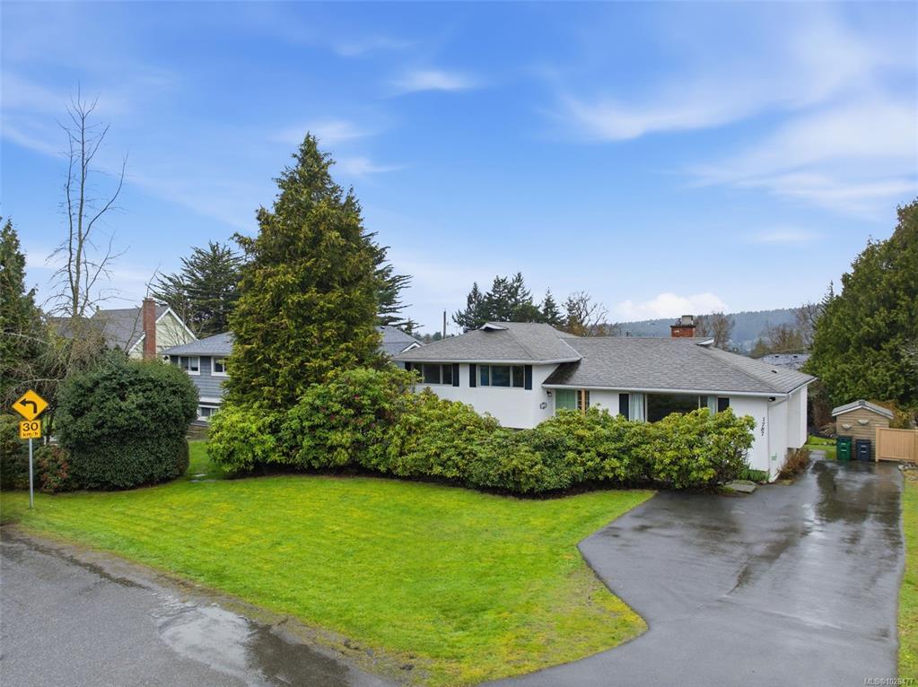 Third View of 1787 Penshurst Rd, Saanich, BC, V8N 2N6