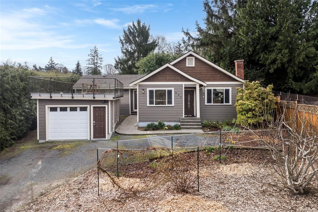 Third View of 631 Kent Rd, Saanich, BC, V8Z 1Z2