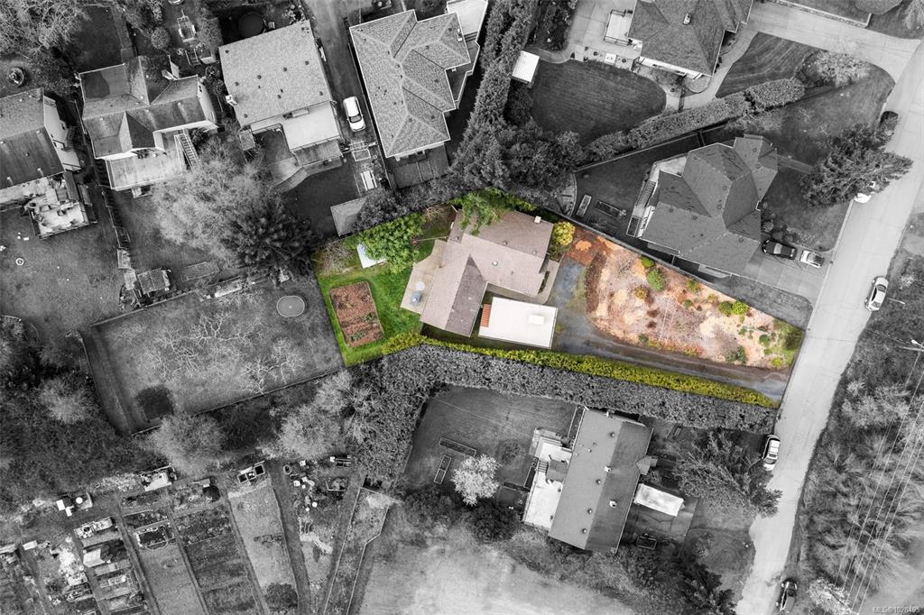 Fourth View of 631 Kent Rd, Saanich, BC, V8Z 1Z2