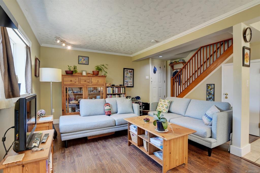 Third View of 2112 Sayward St, Victoria, BC, V8R 3T3