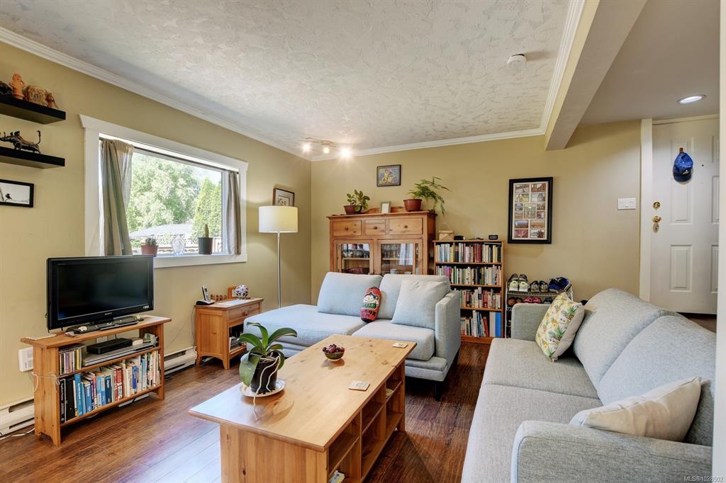 Fourth View of 2112 Sayward St, Victoria, BC, V8R 3T3