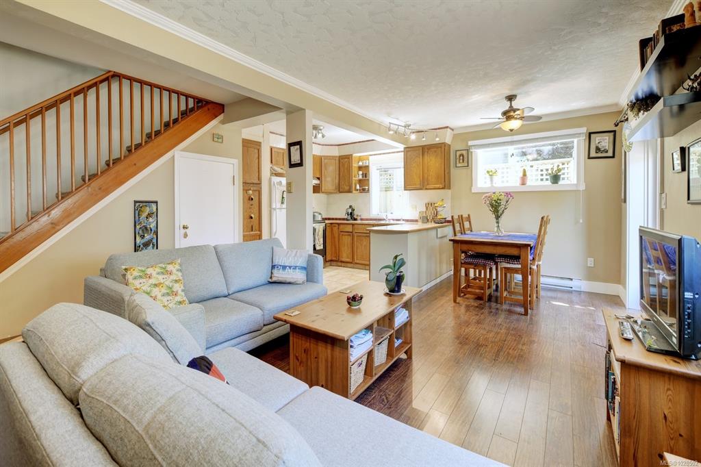 Fifth View of 2112 Sayward St, Victoria, BC, V8R 3T3