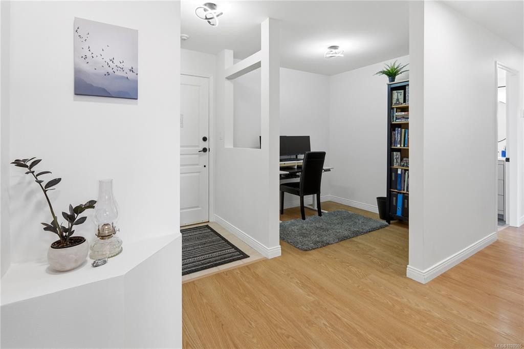 Fifth View of 898 Vernon Ave, Chelsea Green, Saanich, BC, V8Z 2W6