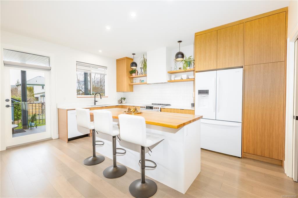 Third View of 2746 Penrith Ave, Cumberland, BC, V0R 1S0