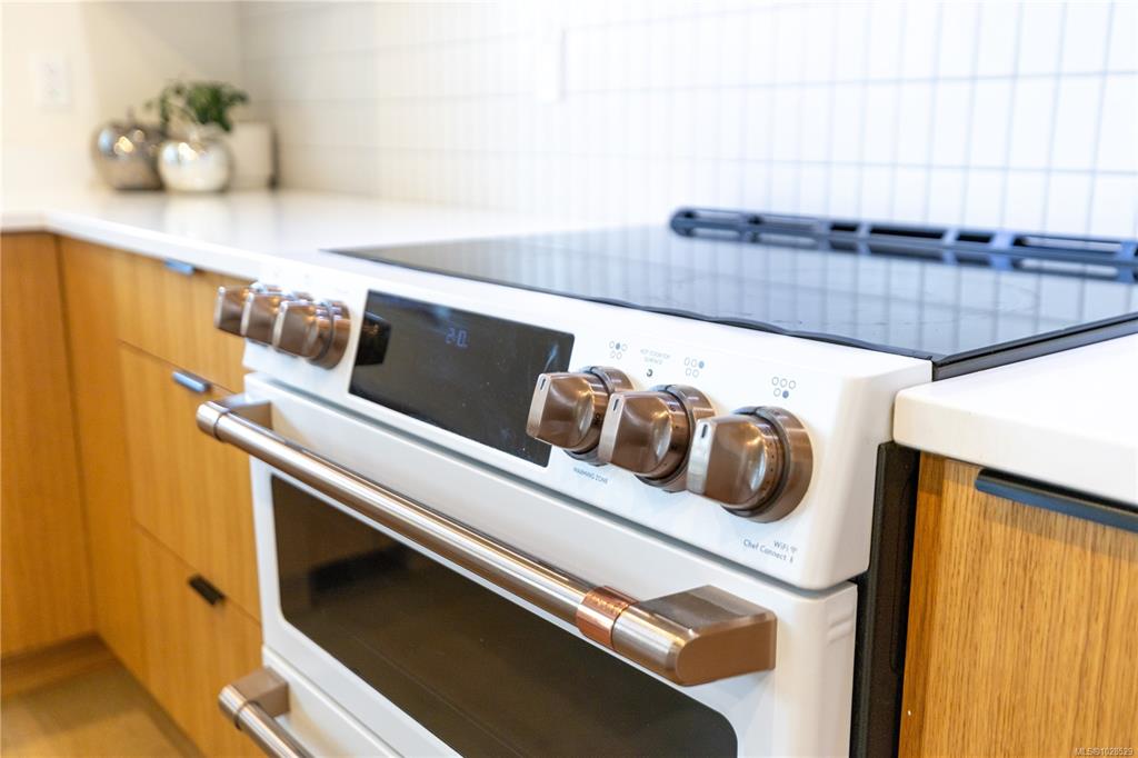 Fifth View of 2746 Penrith Ave, Cumberland, BC, V0R 1S0