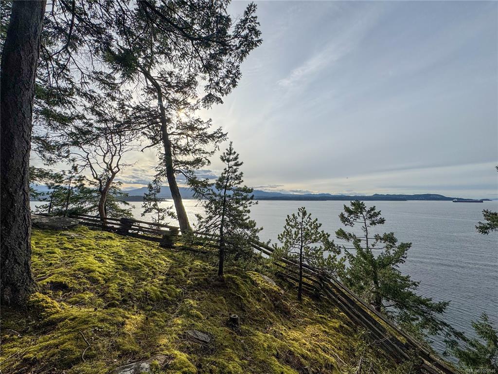 Third View of 811 Canso Rd, Gabriola Island, BC, V0R 1X2