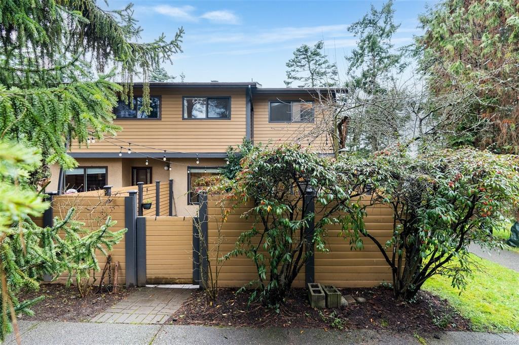 Third View of 587 Crossandra Cres, Saanich, BC, V8Z 6G4