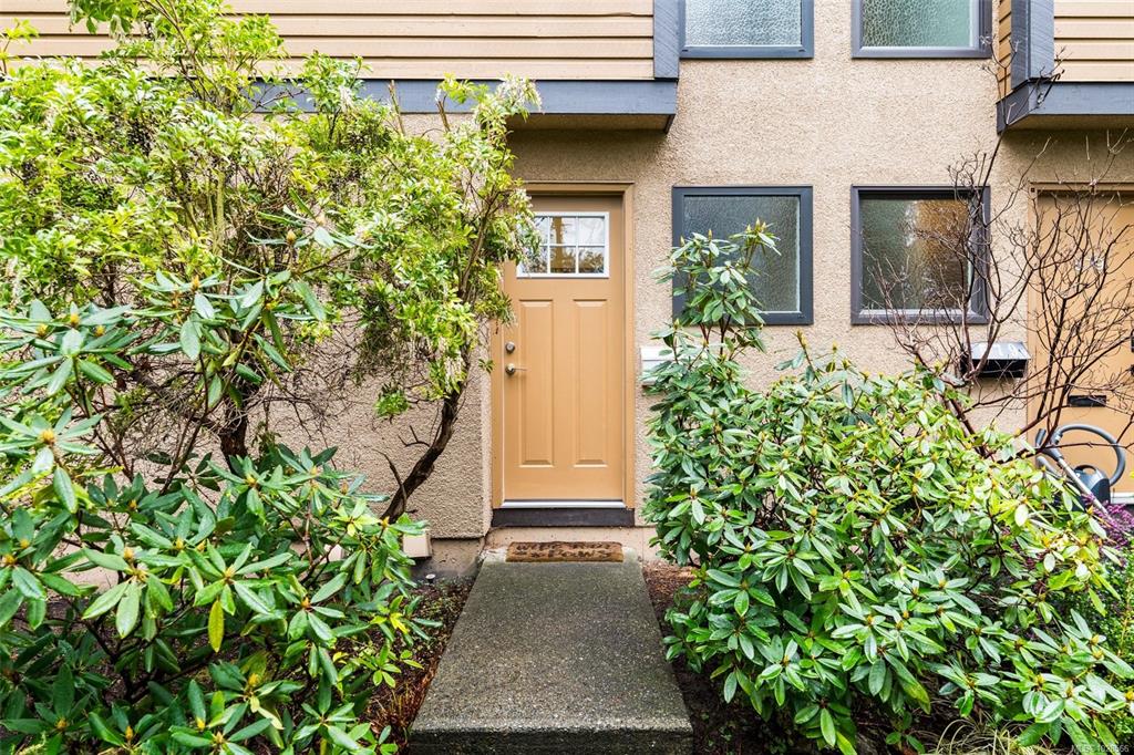 Fourth View of 587 Crossandra Cres, Saanich, BC, V8Z 6G4