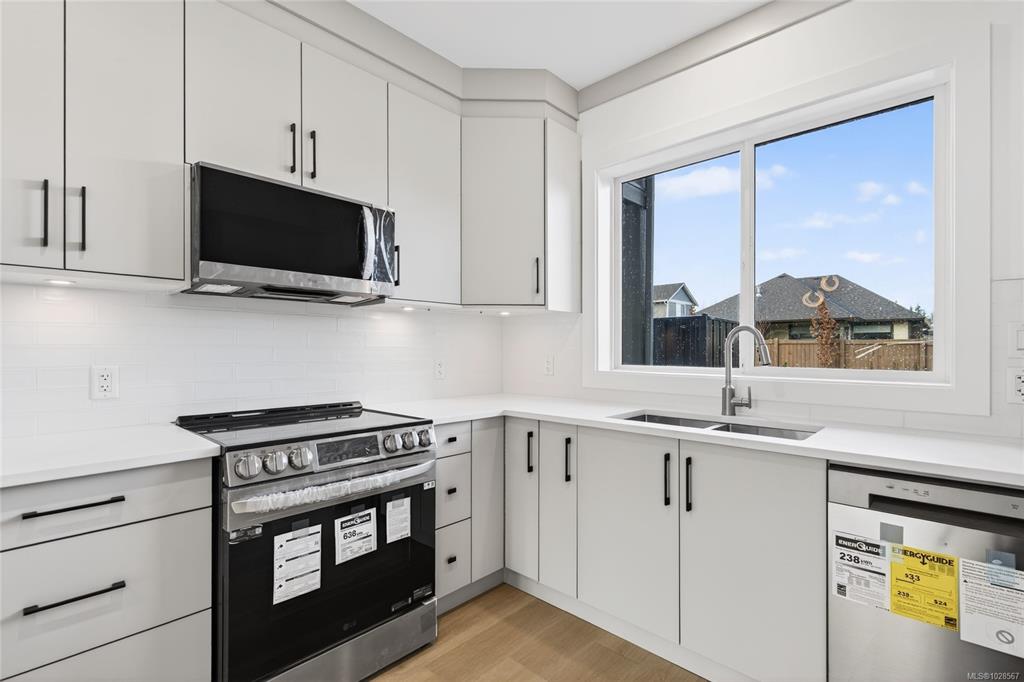 Fourth View of 704 Beaver Creek Blvd, Campbell River, BC, V9H 0E9