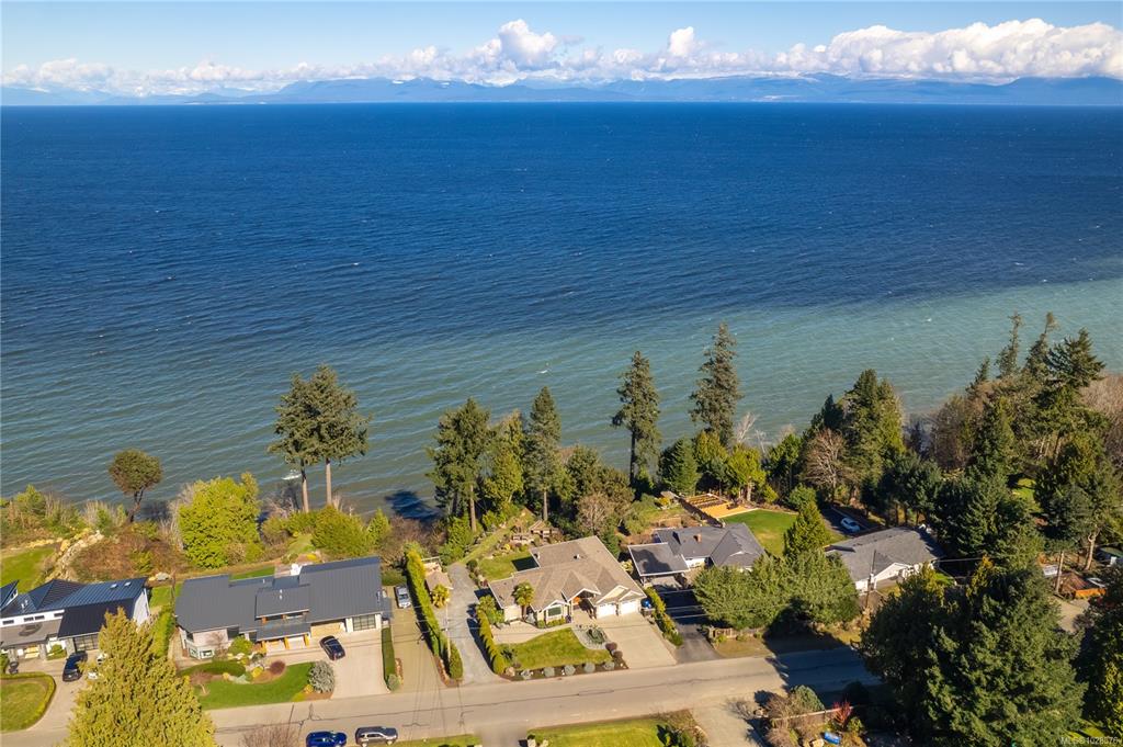 Third View of 5450 Bayshore Dr, Nanaimo, BC, V9V 1G9