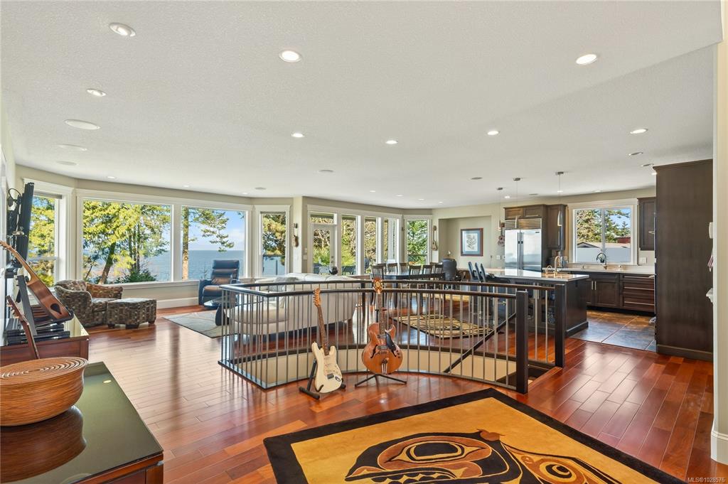 Fifth View of 5450 Bayshore Dr, Nanaimo, BC, V9V 1G9