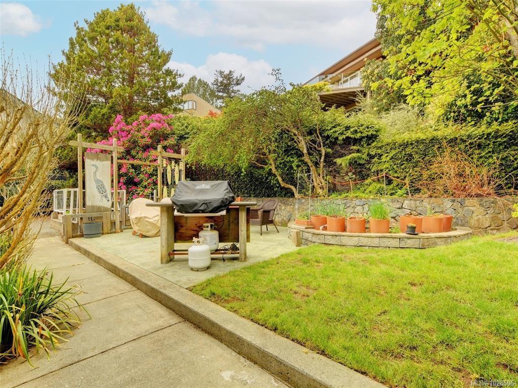 Fifth View of 2559 Bermuda Pl, Saanich, BC, V8P 3G2