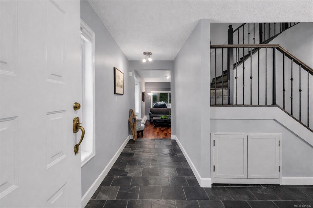 Third View of 1287 Verdier Ave, Central Saanich, BC, V8M 1H1