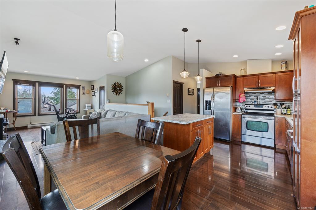 Fourth View of 2735 Rydal Ave, Cumberland, BC, V0R 1S0