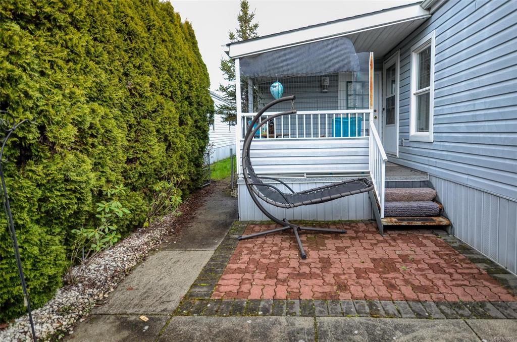 Third View of 7583 Central Saanich Rd, Central Saanich, BC, V8M 2B6