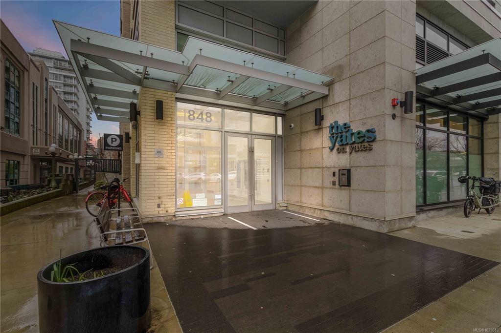 Third View of 848 Yates St, Victoria, BC, V8W 0G2
