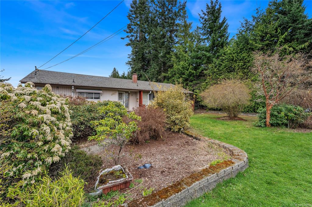Third View of 4987 Wesley Rd, Saanich, BC, V8Y 1Z1