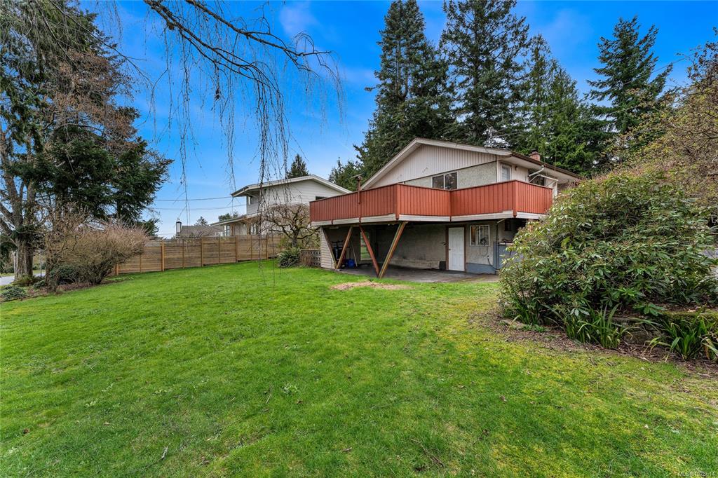 Fifth View of 4987 Wesley Rd, Saanich, BC, V8Y 1Z1