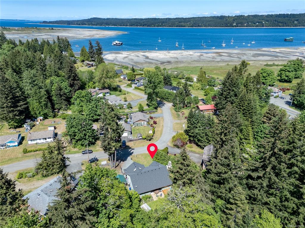 Third View of 7478 Yake Rd, Fanny Bay, BC, V0R 1W0