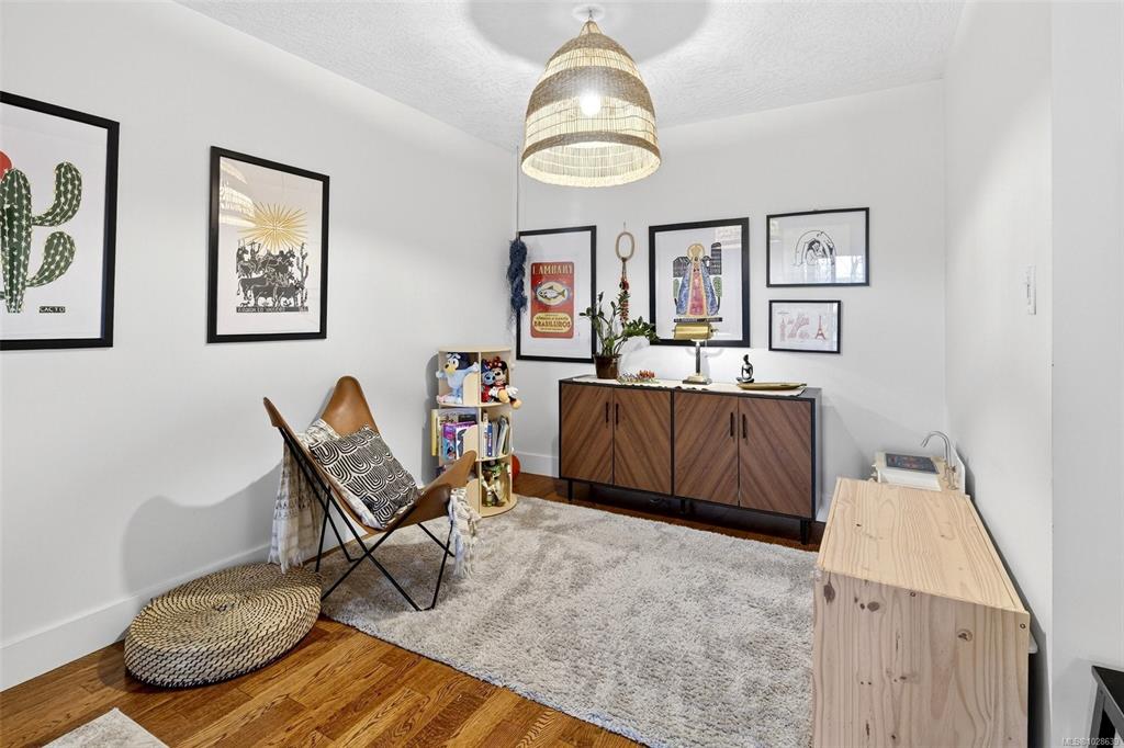 Fourth View of 894 Vernon Ave, Chelsea Green, Saanich, BC, V8X 2W6