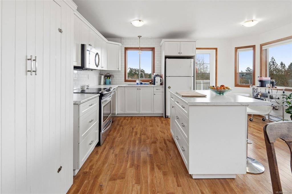 Fifth View of 1237 Glyn Oak Pl, Saanich, BC, V8Z 5J4