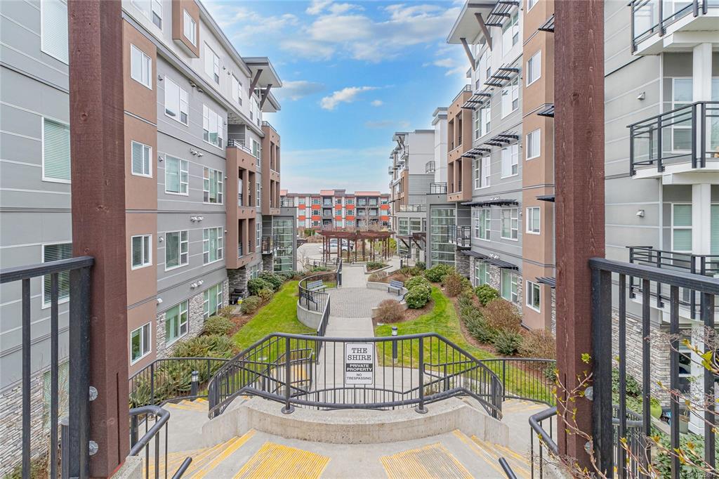 Third View of 1020 Inverness Rd, The Shire, Saanich, BC, V8X 2S1