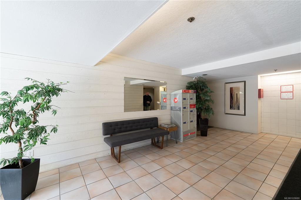 Fourth View of 3277 Glasgow Ave, Cragie Know, Saanich, BC, V8X 1M3