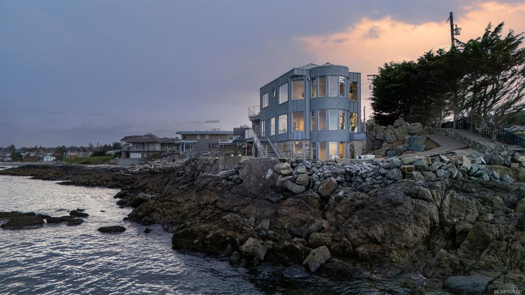 Third View of 2179 Crescent Rd, Oak Bay, BC, V8S 2H4