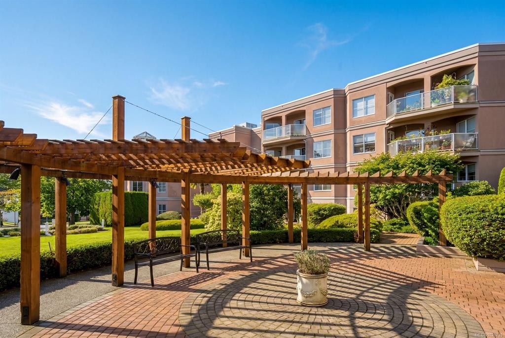 Third View of 405 Quebec St, Victoria, BC, V8V 4Z2